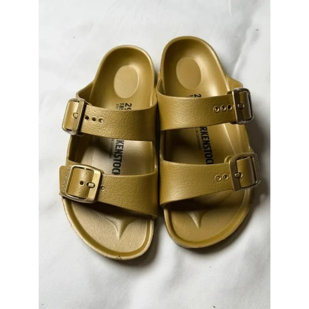 Sandals gold Birkenstock size 29 EU girls